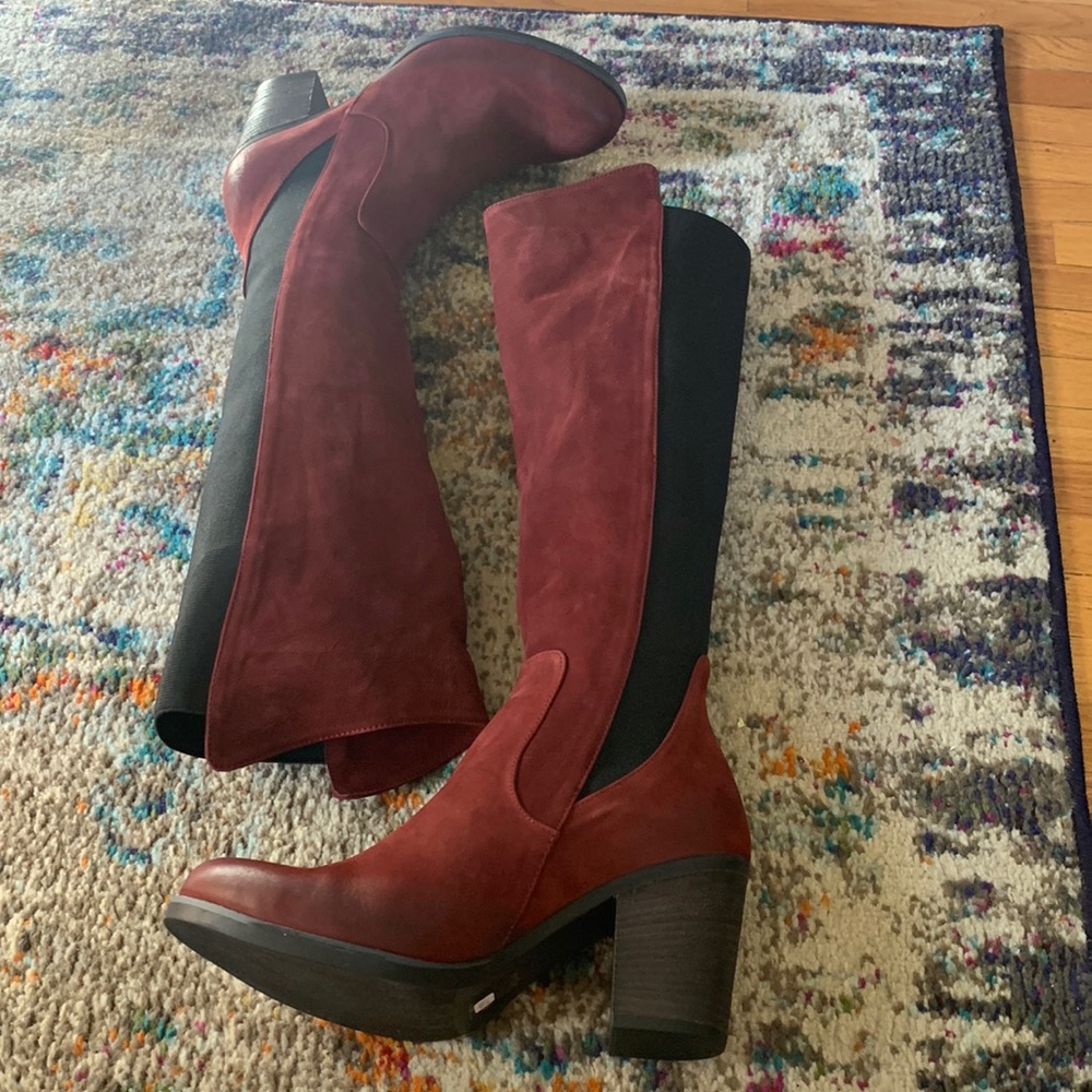 Bueno Red Tulip Walt Boots in Nubuck Suede with Black Elastic